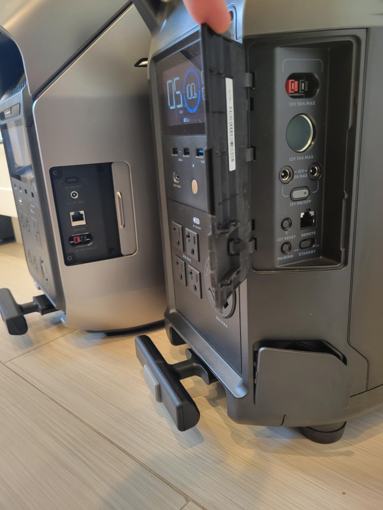 EF ECOFLOW DELTA Pro 3 Portable Power Station, 4096Wh, 4000W AC Output customer photo 2