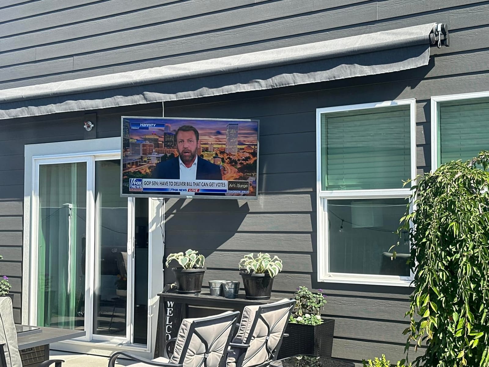 SYLVOX Outdoor TV, 43 inch 2000 nits Full Sun Outdoor TVs, Weatherproof TV customer photo 1