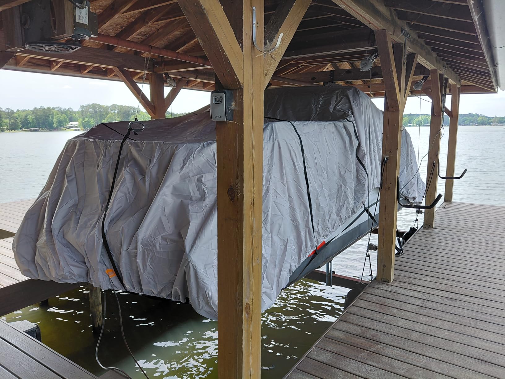 RVMasking Pontoon Boat Cover, 1400D Reinforced, Motor Cover, 17-20ft, Black customer photo 1