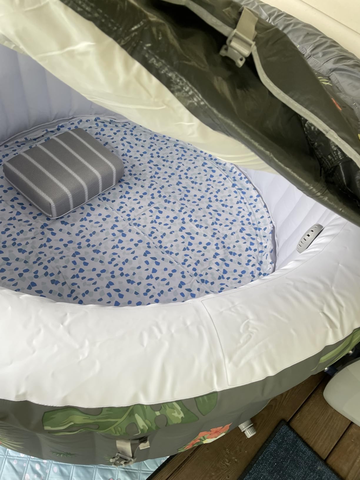 Bestway SaluSpa Miami Inflatable Hot Tub, Round Outdoor Spa, 77