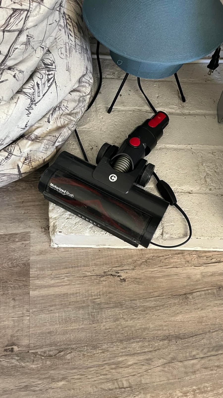 CHEBIO Lightweight Cordless Vacuum Cleaners for Home, Stick Vacuum Cordless Rechargeable with 45kPa Suction,45-Min Run,Anti-Tangle and Self-Stand, 6 in 1 Hardwood Vacuum Cleaner (red) customer photo 2