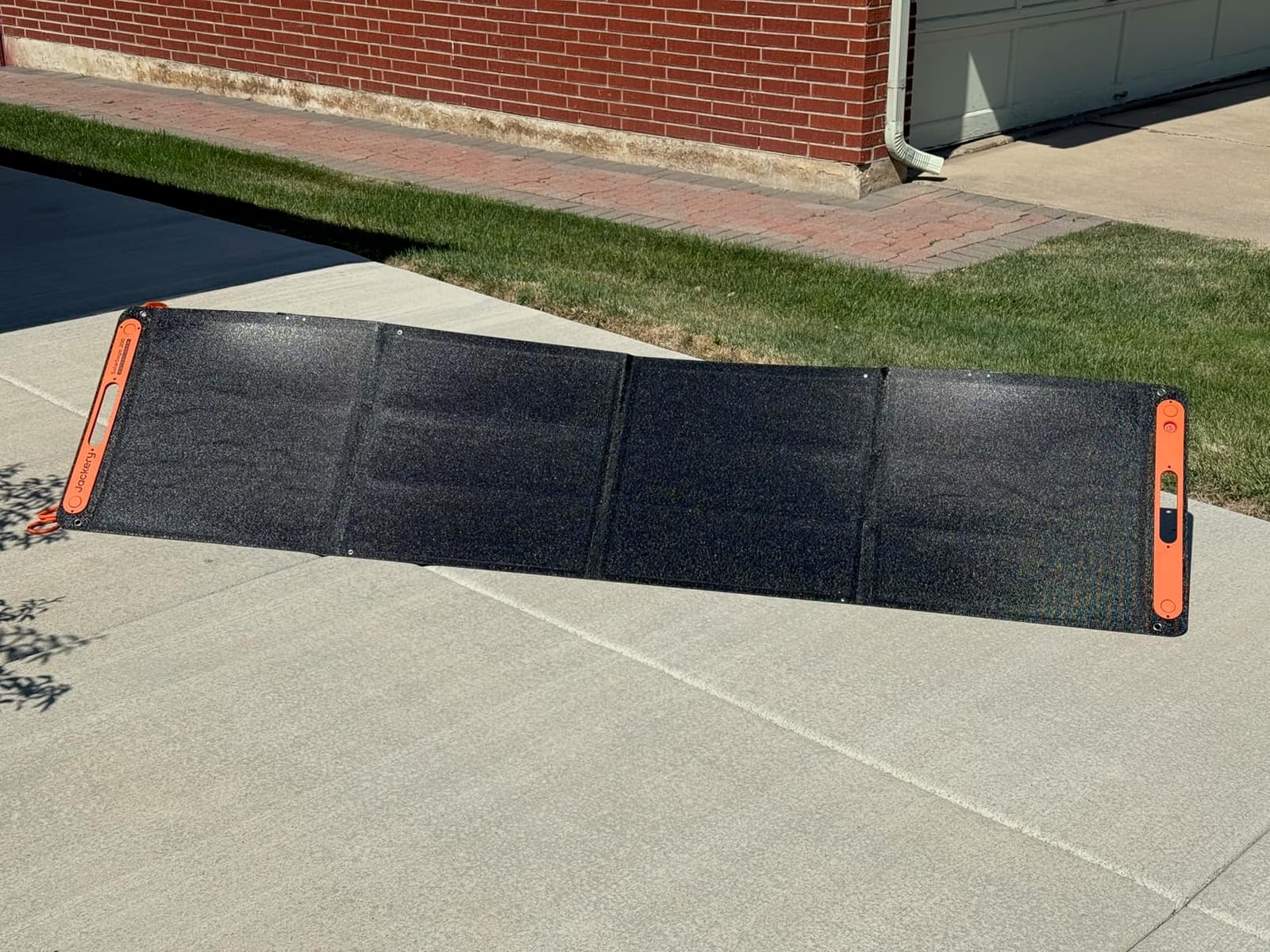 Jackery SolarSaga 200W Portable Solar Panel,Bifacial customer photo 2