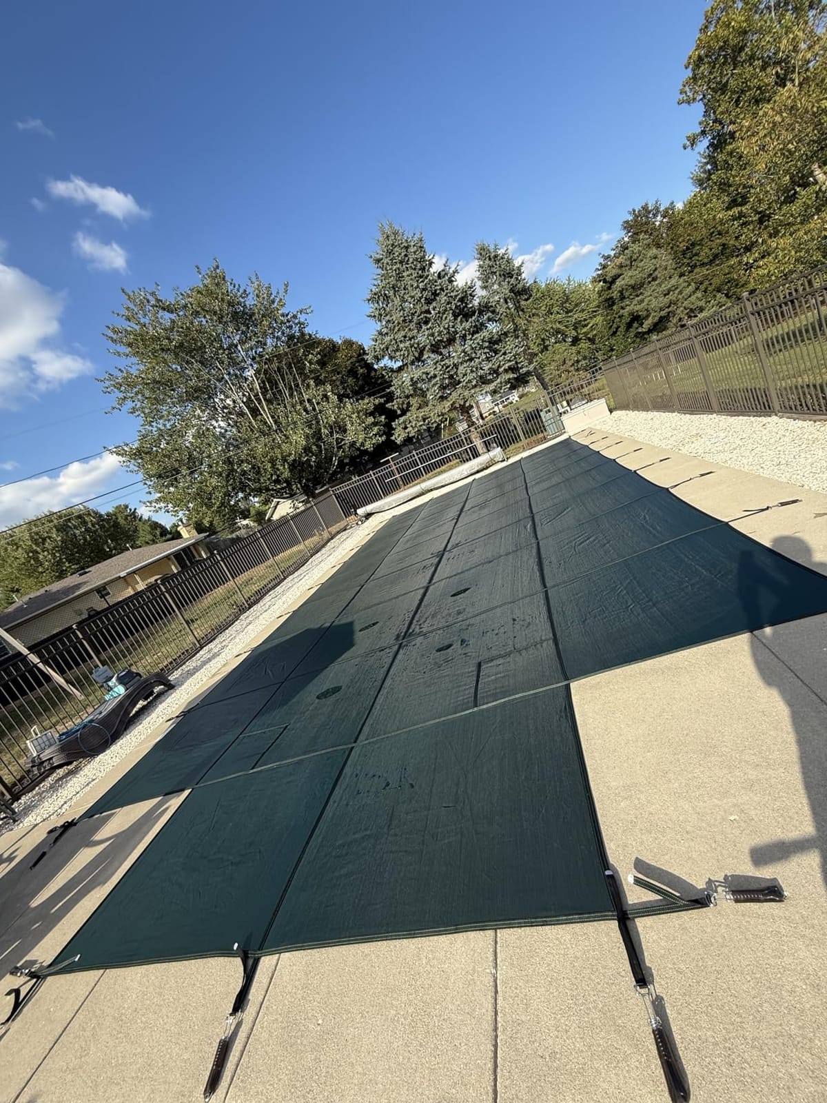 VEVOR Pool Safety Cover, Fits 16x32ft Rectangular Inground Winter Swimming Pools, with 4x8ft Center End Step, Triple Stitched, High Strength Mesh PP, Great Rain Permeability, Installation Hardware customer photo 2