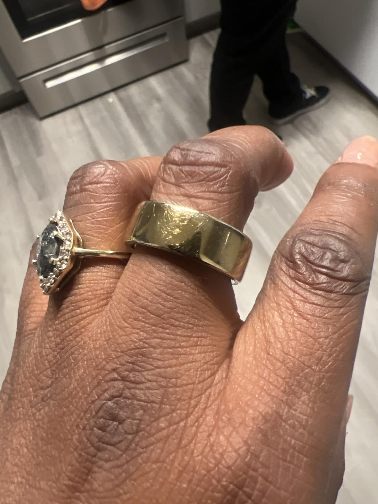 OURA Ring 4 Smart Ring - Silver - Size 9 customer photo 2