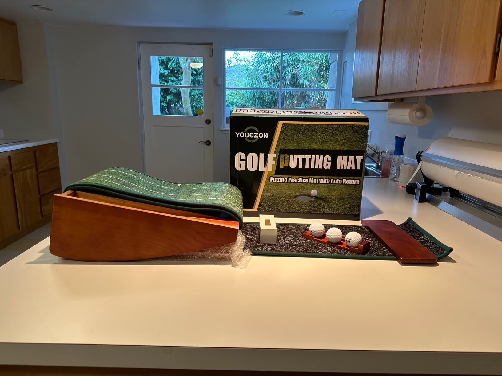 YOUCZON Putting Green Indoor,Golf Putting Mat,Premium Crystal Velvet Surface, Practice Putting mat, Perfect Training Aid & Gift for Golf Lovers Christmas customer photo 1