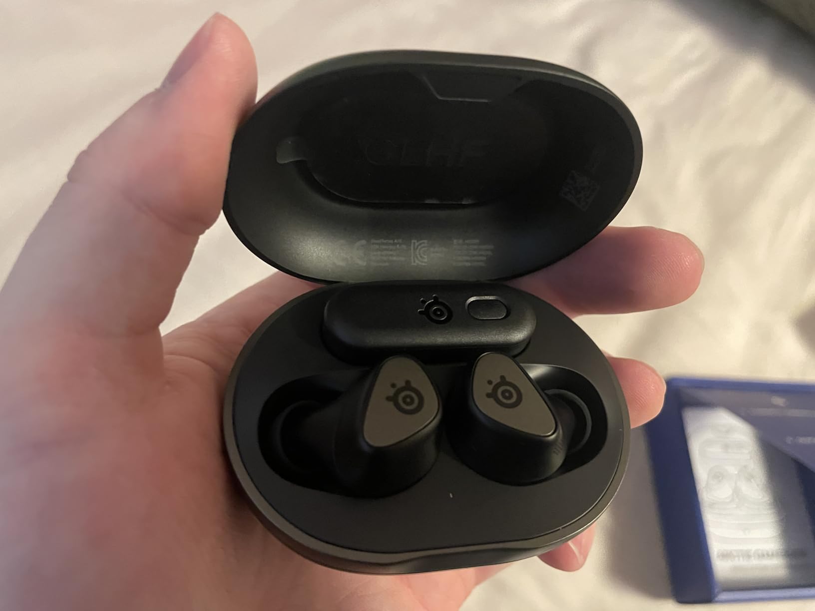 SteelSeries Arctis GameBuds for PlayStation/PC/Switch/Mobile — 2.4GHz + Bluetooth 5.3 Earbuds — ANC — Mobile App Sound Presets — Water Resistant IP55 — 40H Battery with Qi Charging Case - Black customer photo 1
