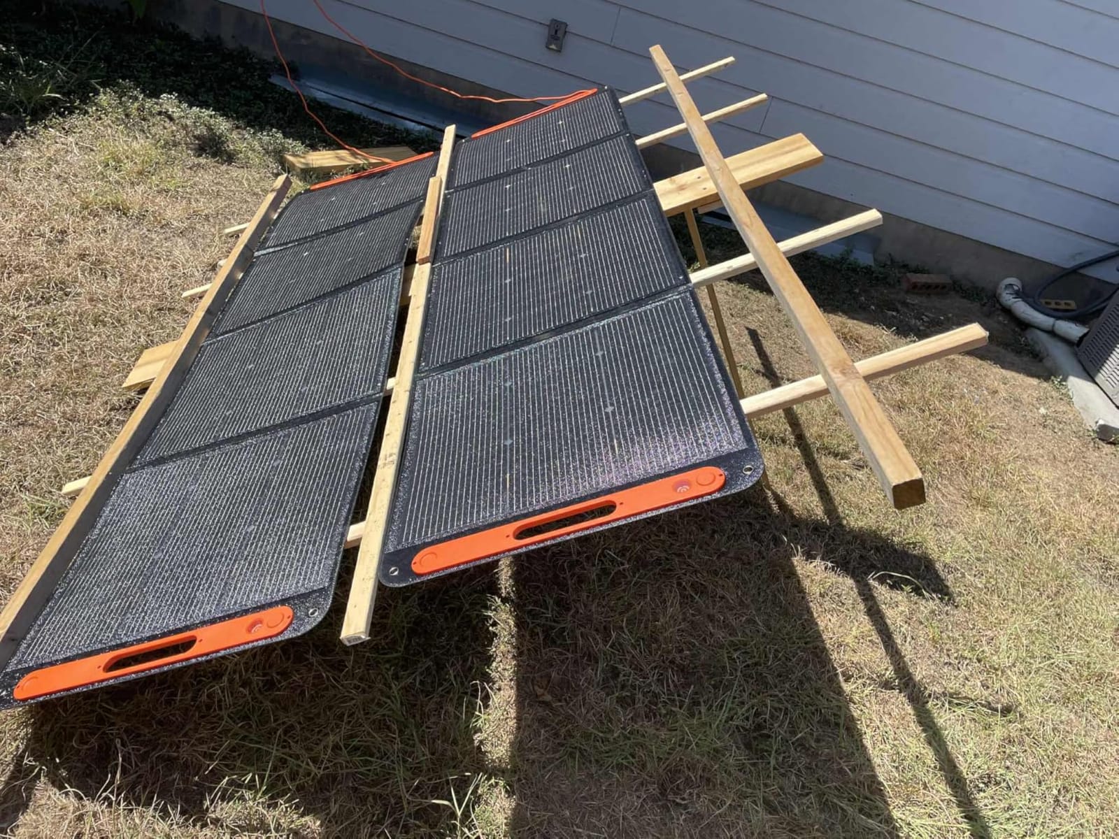 Jackery Explorer 2000 v2 and 2x200W Solar Panels, 2042Wh, 2200W AC Output | LiFePO4 Battery, 20ms UPS, USB-C PD 100W Fast Charging, Solar Generator for Power Outages, Emergencies, Camping customer photo 2