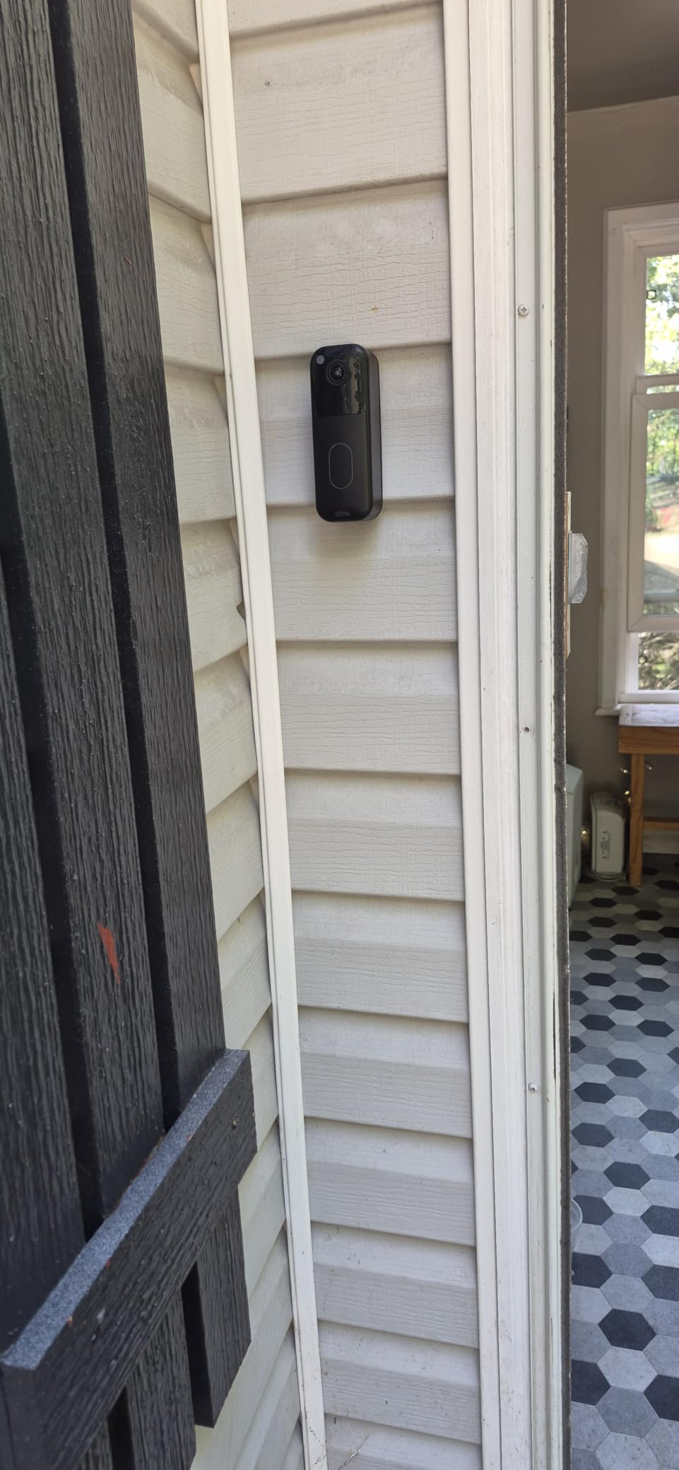 Blink Video Doorbell - Head-to-toe HD view, two-year battery life, and simple setup. Sync Module Core included - System (Black) customer photo 2