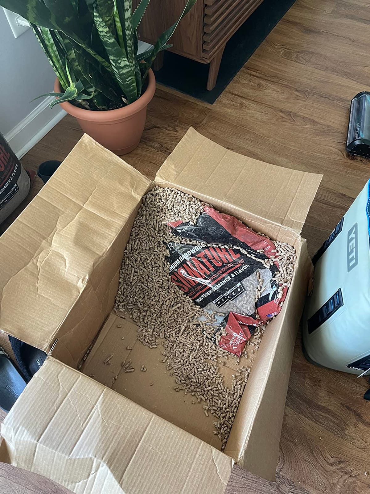 Traeger Grills Signature Blend 100% All-Natural Wood Pellets for Smokers and Pellet Grills, BBQ, Bake, Roast, 18 lb. Bag customer photo 2