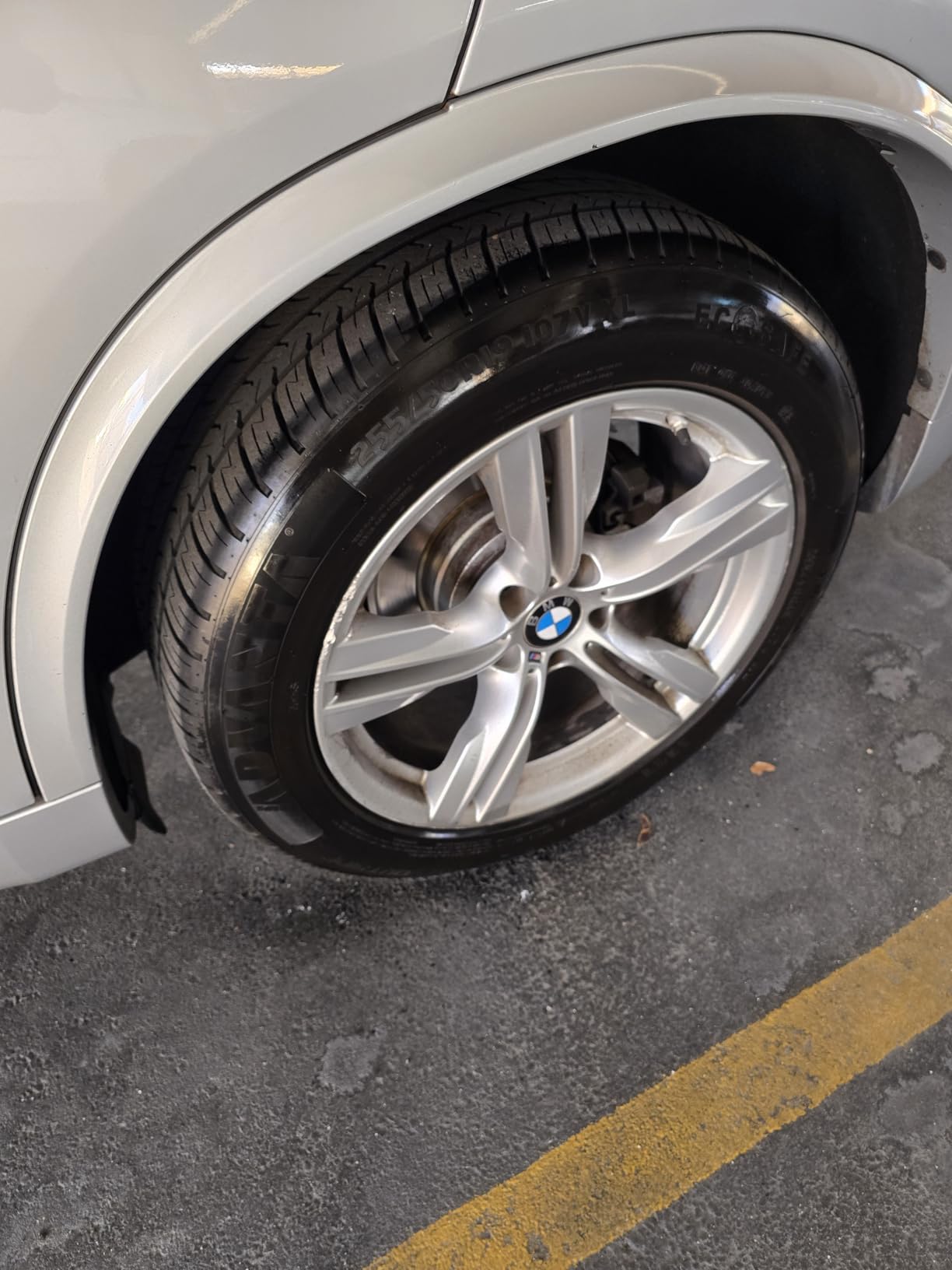 Armor All Podium Series Hybrid Ceramic High Gloss Tire Shine Spray, 16 fl oz, Long-Lasting Car Tire Shine Developed in Collaboration With Oracle Red Bull Racing customer photo 2