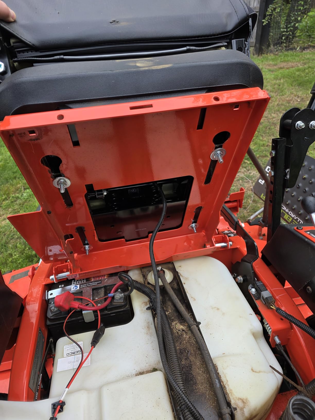 Comfort Elite Suspension Seat – 1 YEAR WARRANTY – Adjustable Suspension, Backrest, & Cushioned Armrests – For Scag Ferris Hustler Gravely Bad Boy Kubota Toro Zero-Turn Mowers & Tractors customer photo 2