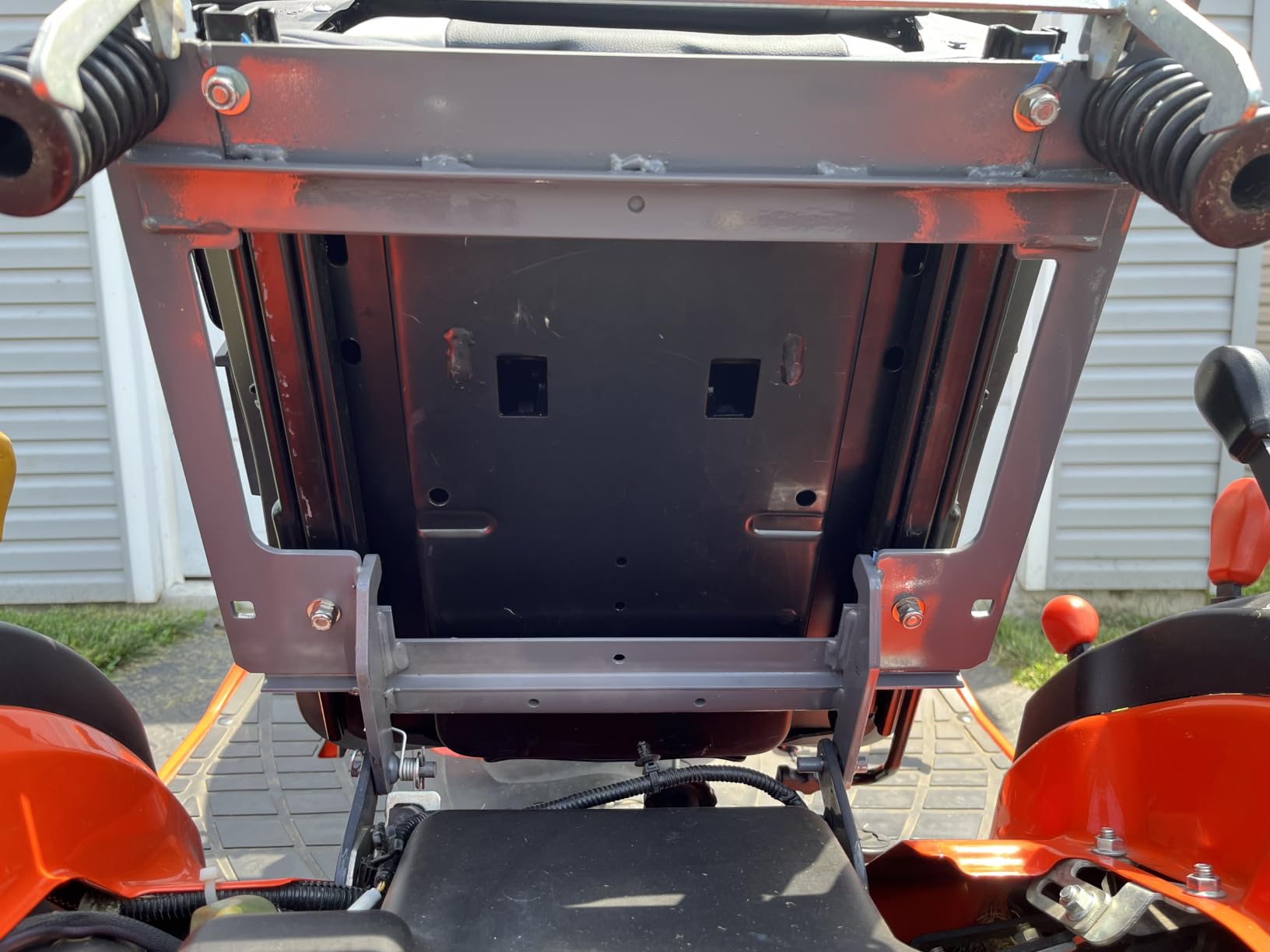 VEVOR Universal Forklift Seat, Tractor Suspension Seat with Adjustable Back customer photo 2