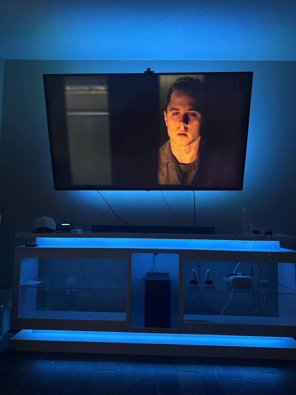 Samsung Q-Series Soundbar HW-Q600F 3.1.2ch with Wireless Subwoofer, Dolby Atmos/DTS Virtual:X, Q-Symphony, SpaceFit Sound Pro, Adaptive Sound, Game Mode Pro, Bluetooth, (2025 Model) customer photo 2