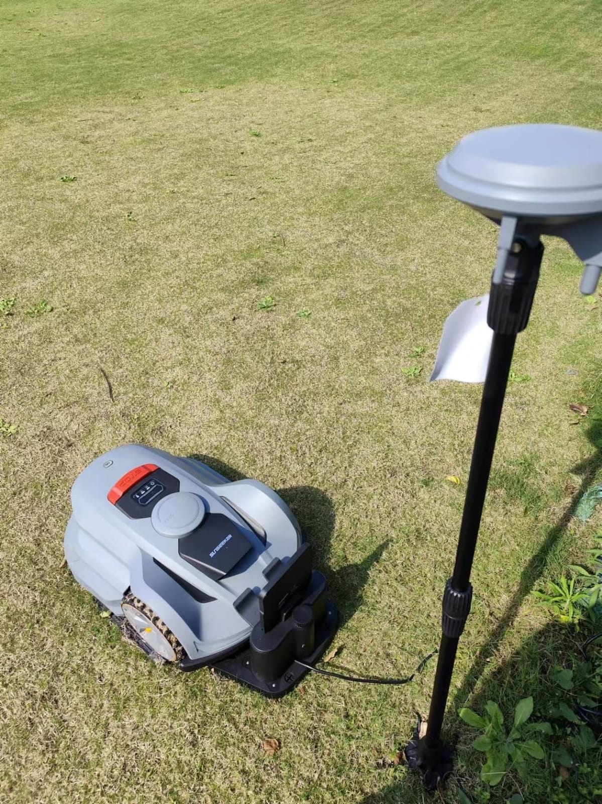 Sunseeker X3 Plus Robot Lawn Mower, RTK, Vision AI, 0.3 Acre, Wire-Free customer photo 2