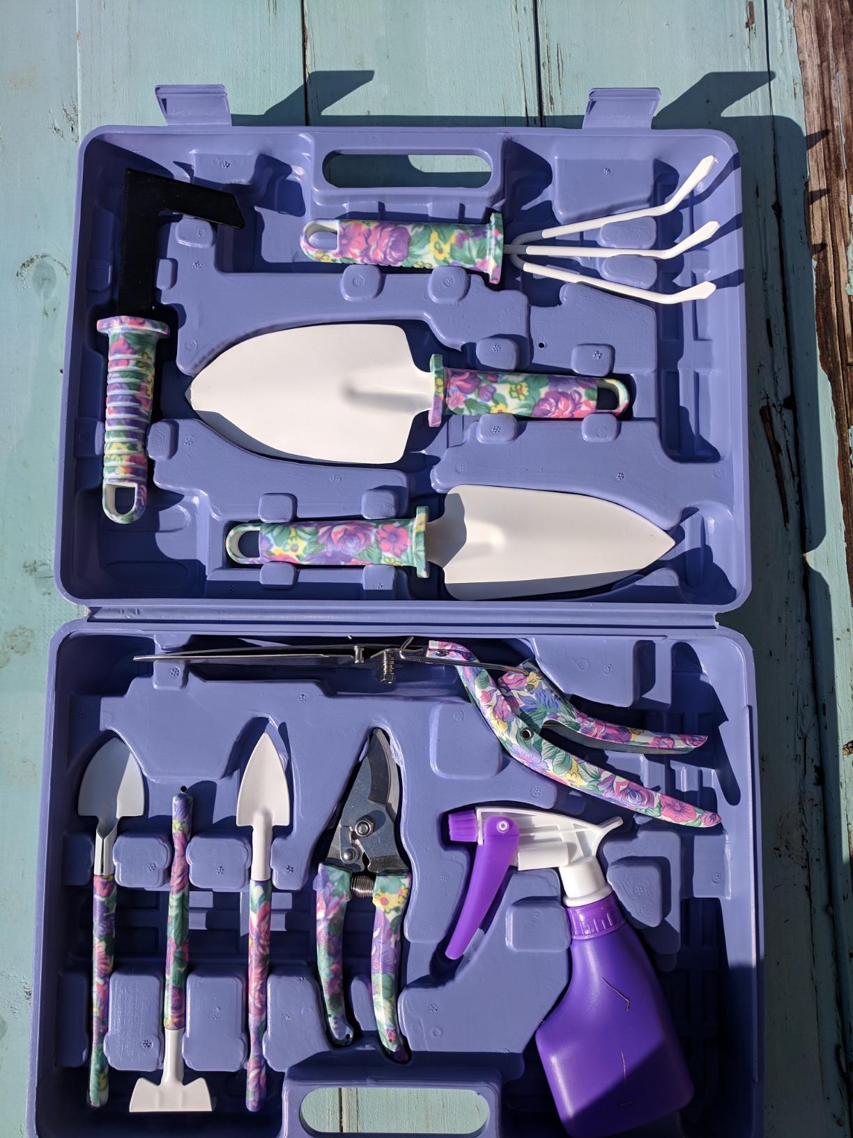 Garden Tools Set, JUMPHIGH 10 PCS Heavy Duty Gardening Tools Includes Hand Trowel Rake Weeder Pruner, Gardening Gifts for Women, Garden Kit with Tote Bag, Apron, Gloves, Kneeling Pad customer photo 1