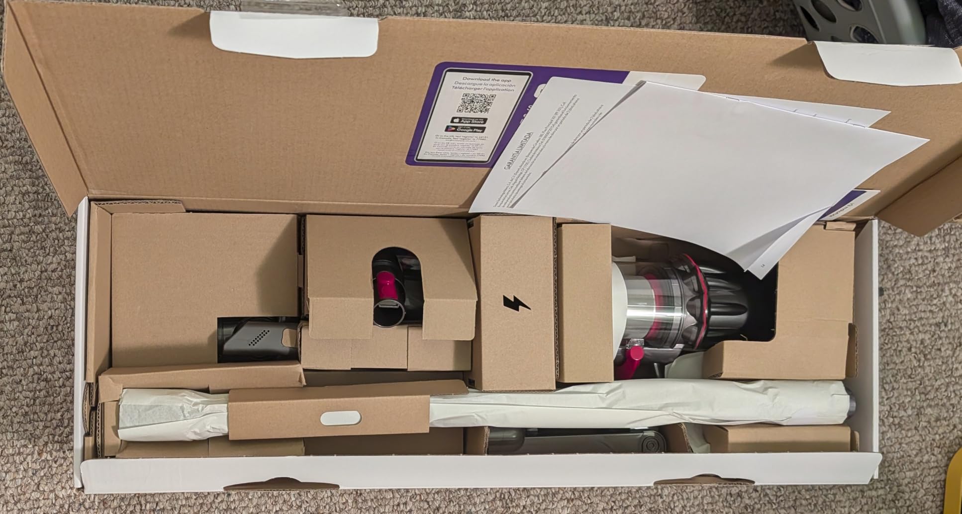 Dyson V9 Motorbar Cordless Vacuum, Cleans Hard Floors and Carpets, Detangles, Converts to Handheld, 100AW, 3 Power Modes, Up to 40 Minutes¹ customer photo 1
