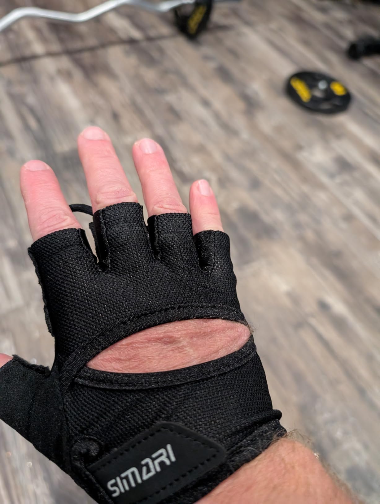 SIMARI Workout Gym Gloves for Men Women, Weight Lifting Gloves with Wrist Wrap Support, SBR Pad Grip for Full Palm Protection, for Exercise, Fitness, Dumbbells, Barbell, Climbing, Fingerless customer photo 1