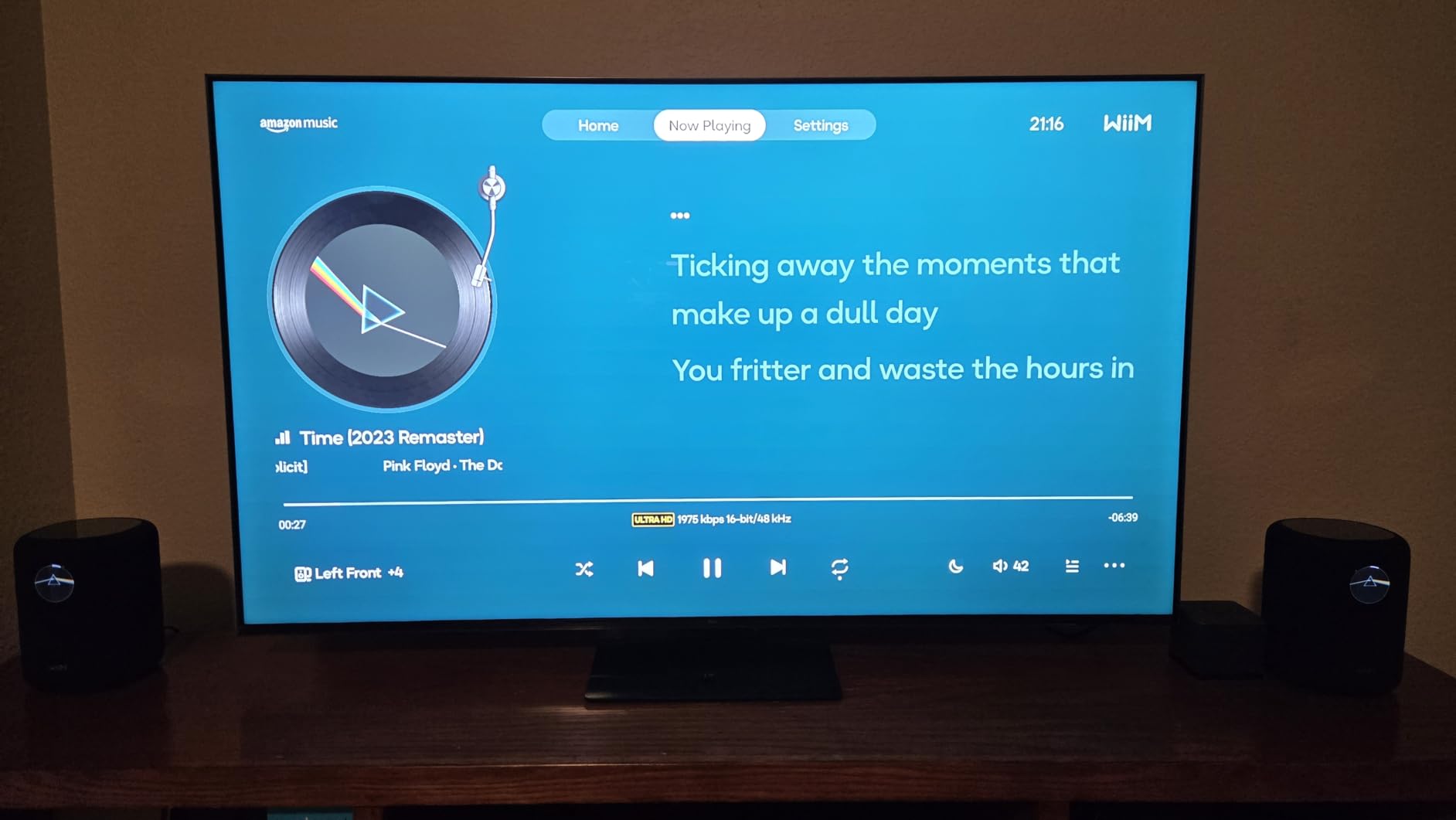WiiM Sound Smart Speaker with Hi-Res Audio, WiFi and Touchscreen, White customer photo 1