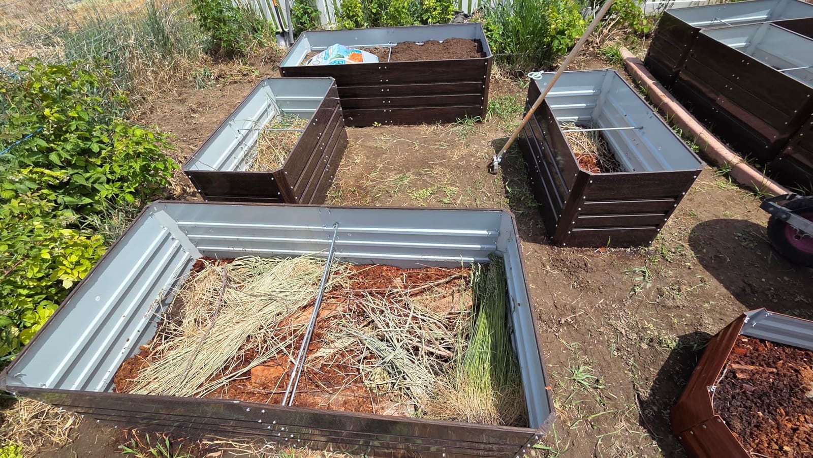 SnugNiture Raised Garden Bed with Legs, 48×18×32in, 2 Pack, Brown customer photo 2