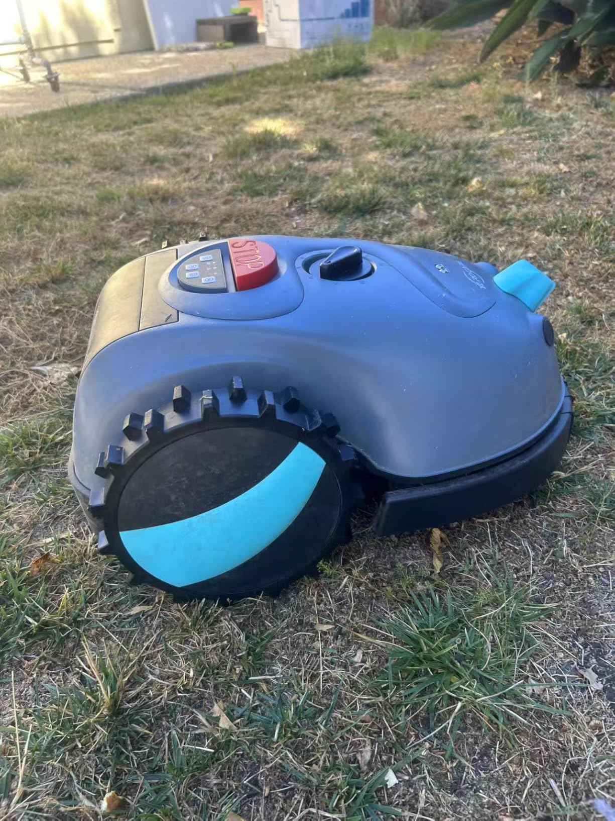 YARDCARE 2026 New M800Plus Robot Lawn Mower, GPS & 3D Vision, with 32.8 ft Magnetic Stripe, Obstacle Avoidance, Auto-Charging, APP Control, Bow-Shaped Mowing for Lawns up to 8611 sq.ft (Deep Black) customer photo 1