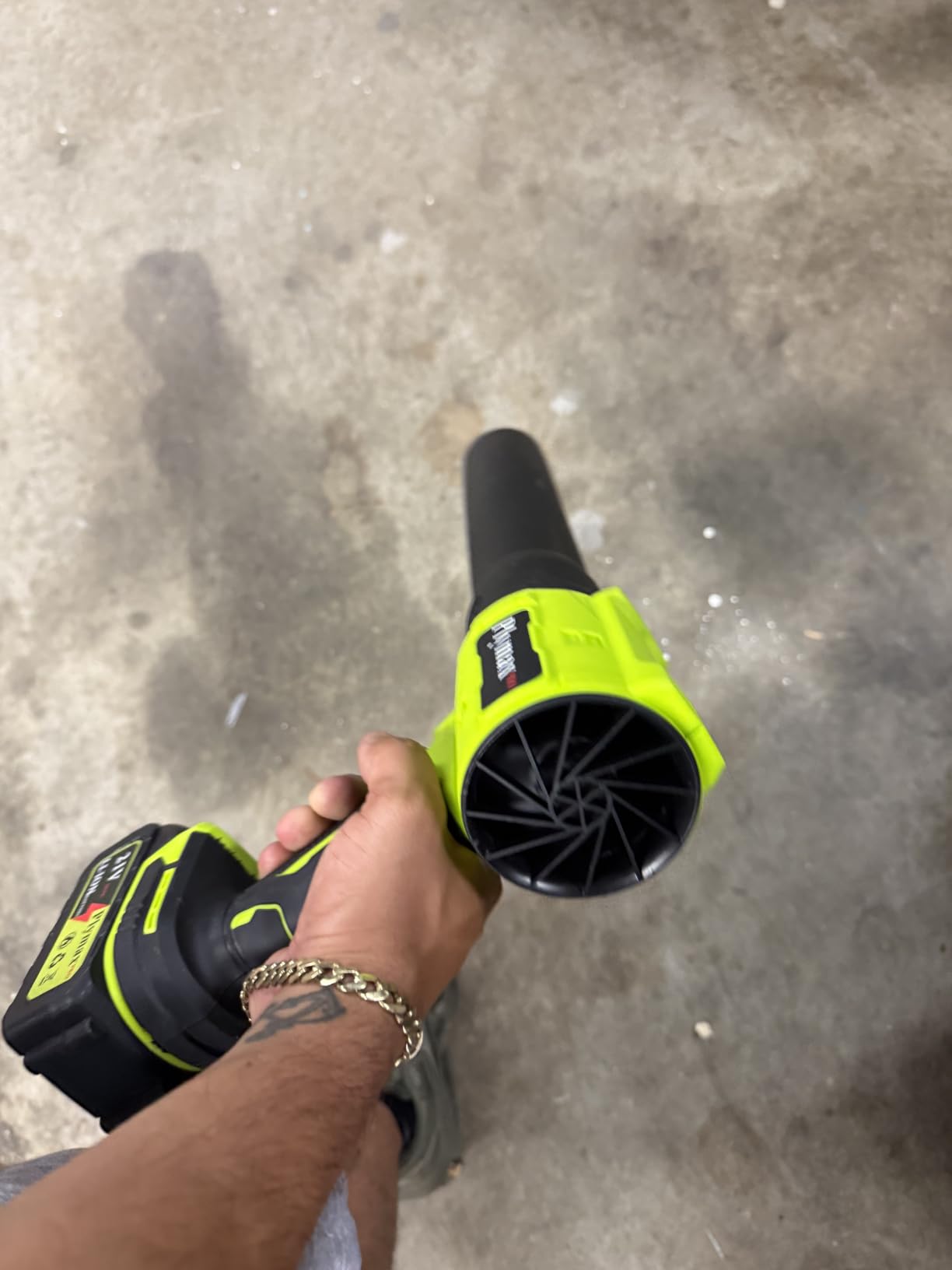 Cordless Leaf Blower, 800,000 RPM Electric Handheld Blower, Leaf Blower Cordless with 2×4.0Ah Batteries & Charger,Snow Blowers with 2-Nozzles for Patio,Lawn Care,Dust,Snow & Car Drying customer photo 1