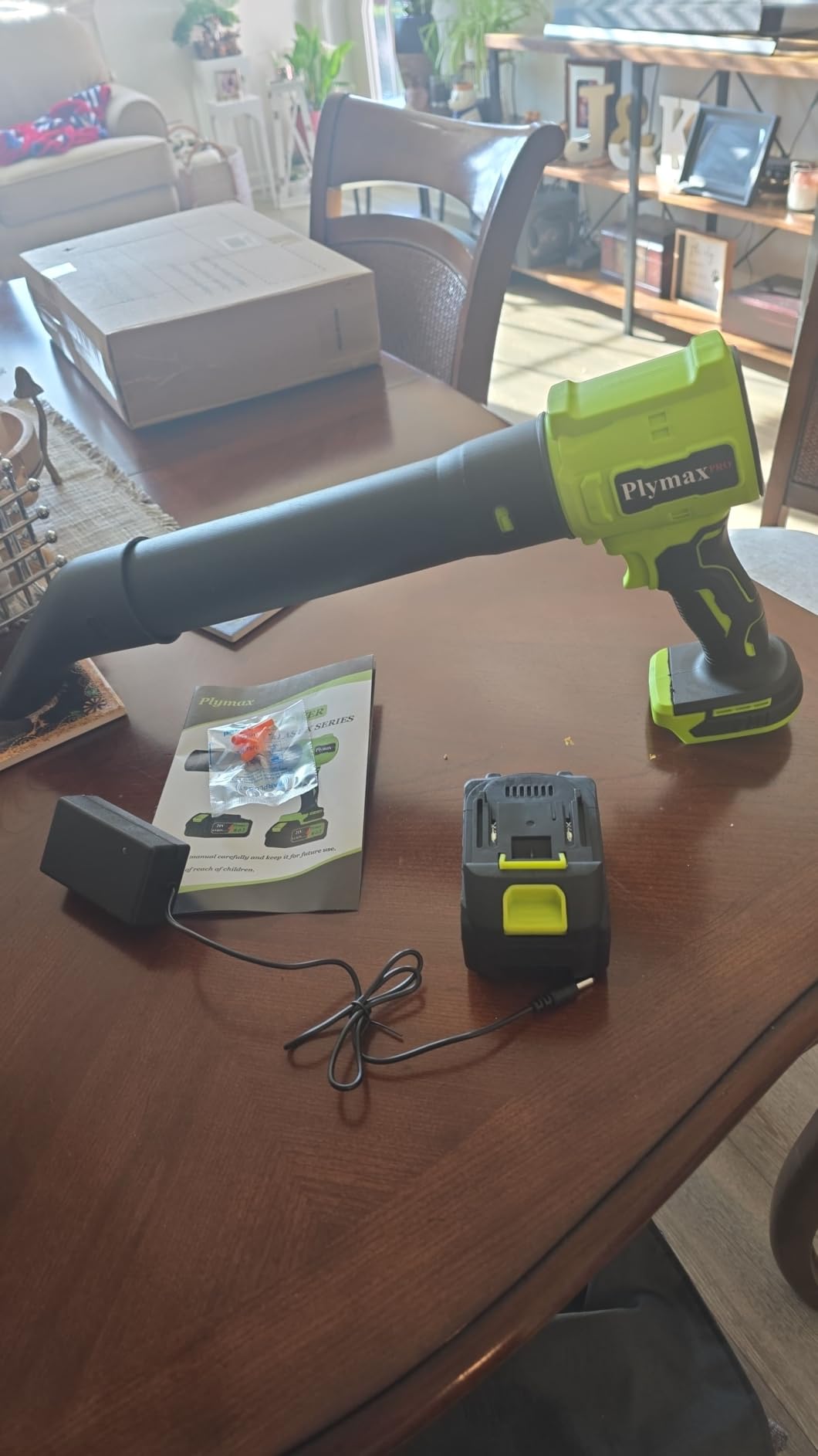 Cordless Leaf Blower, 800,000 RPM Electric Handheld Blower, Leaf Blower Cordless with 2×4.0Ah Batteries & Charger,Snow Blowers with 2-Nozzles for Patio,Lawn Care,Dust,Snow & Car Drying customer photo 2
