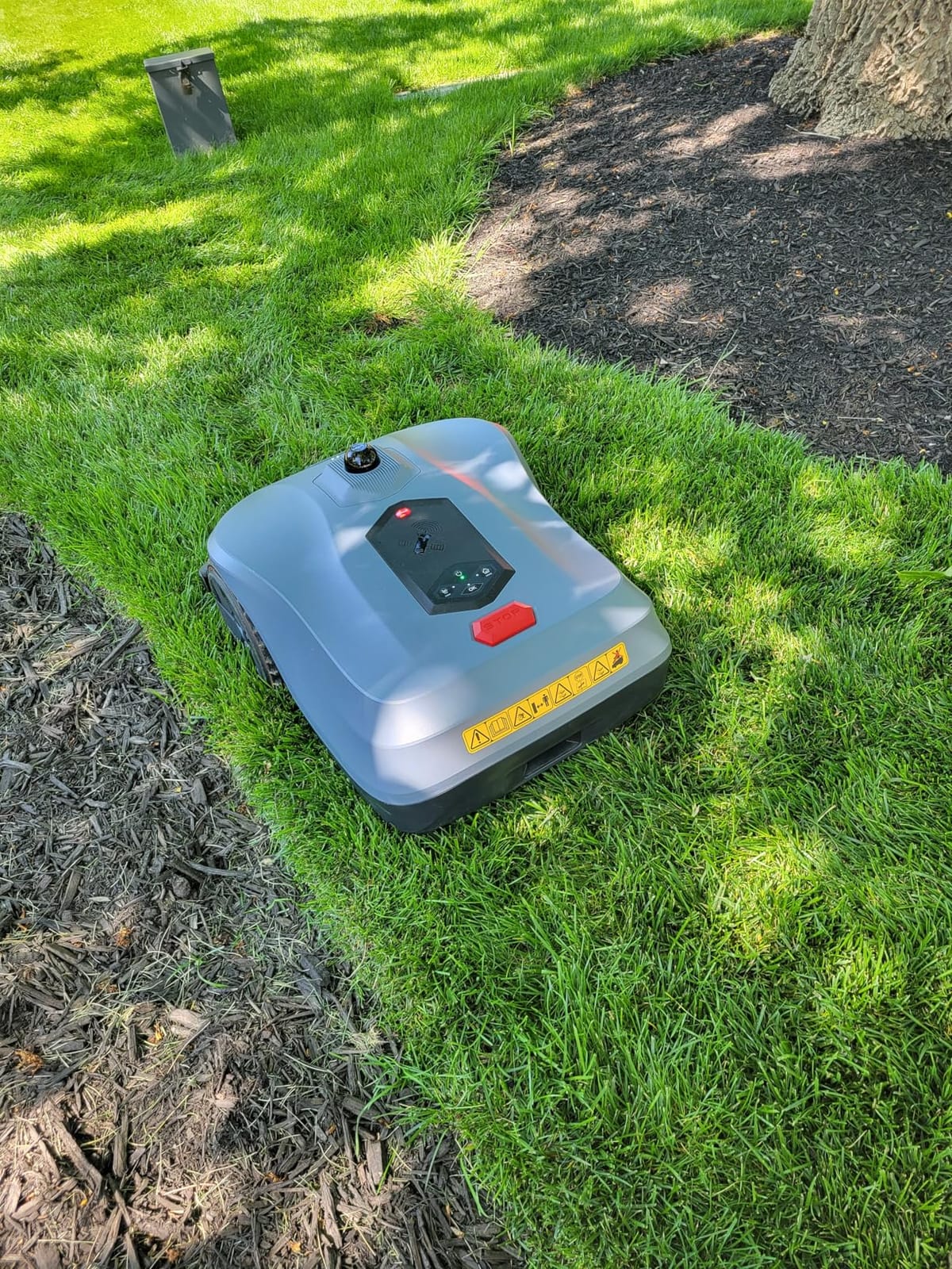 Neomow X2 360° 3D LiDAR Robot Lawn Mower, Wire Free for 1 Acre, No RTK Antenna, 4G App Control, GPS Anti-Theft, 13Ah, IPX6, Supports Upgrade AI Bionic Triple Vision Module for Auto-Mapping customer photo 1