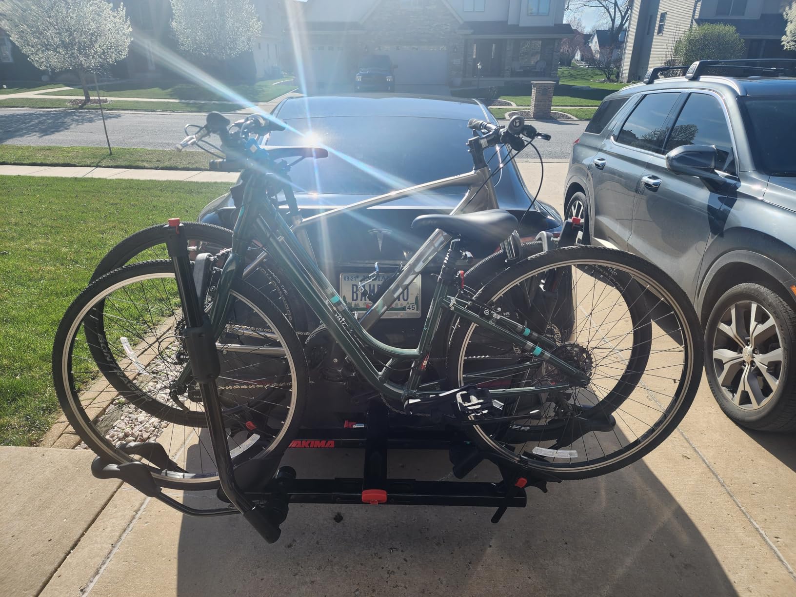 Yakima HoldUp 2-Bike Platform Hitch Mount Rack, Fits 2 in. Receivers customer photo 2
