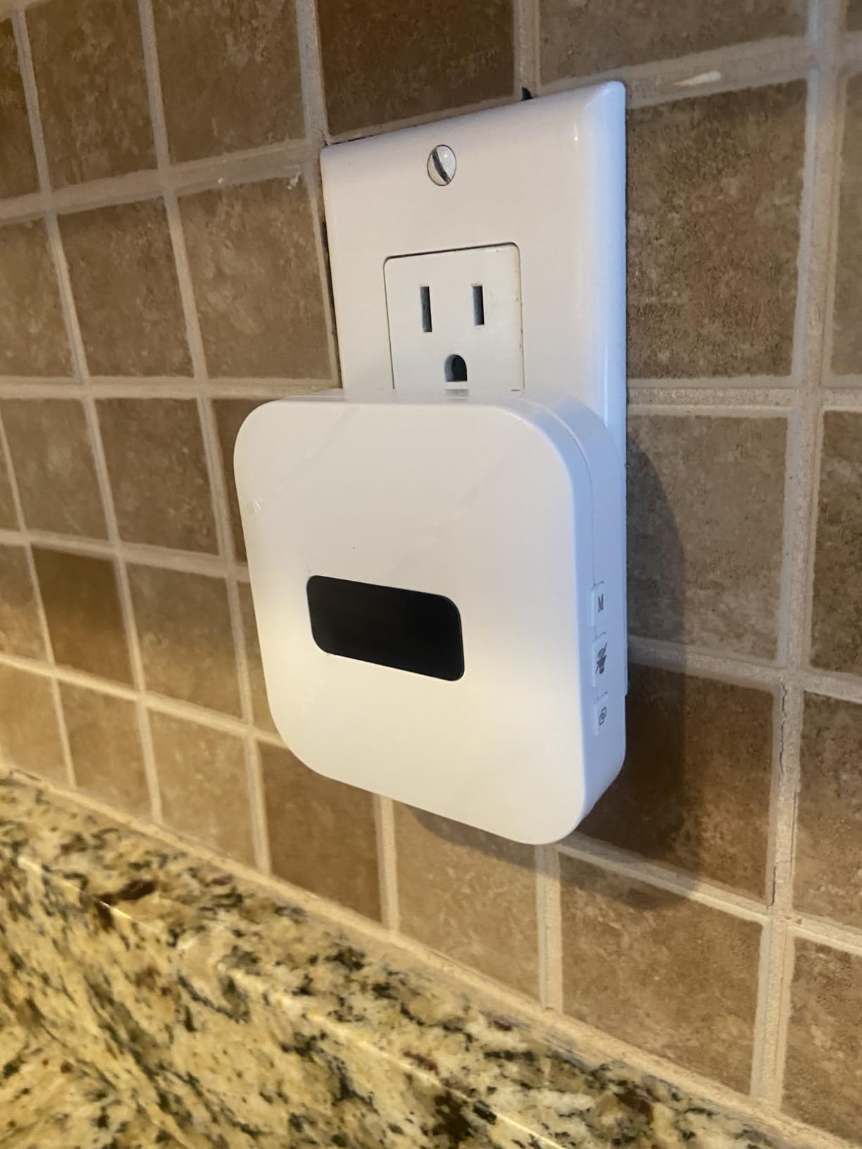 Pool Alarm, Floating Safety Alarm for Inground & Above Ground Pools, 110dB Siren IP68 Waterproof, Smart Wave-Sensing Prevents False Alerts, 262ft Wireless Range, Kids & Pets Safety (Blue) customer photo 2