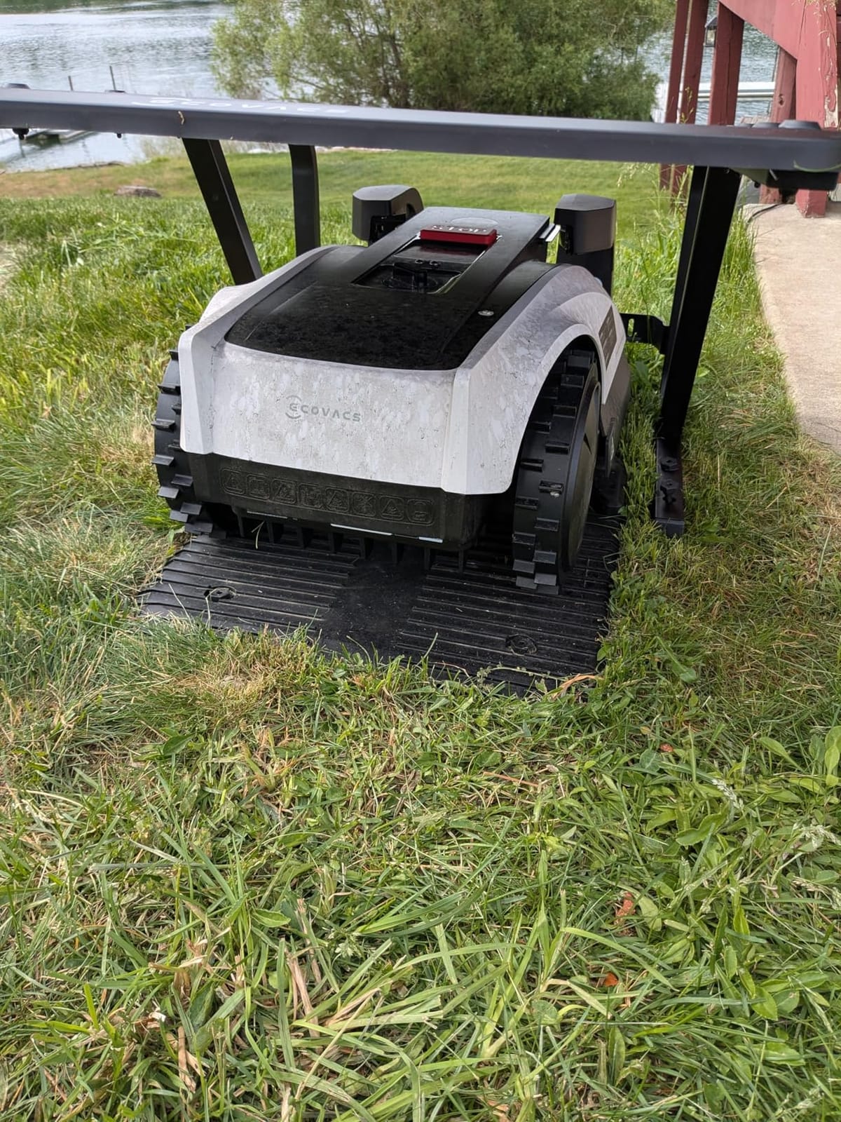 ECOVACS Goat A3000 LiDAR Robot Lawn Mower, Wire-Free Dual LiDAR Navigation, AI Obstacle Avoidance, 32V Power Platform, Smart App Control, Automatic Mapping, for Lawns Up to 3/4 Acre customer photo 2