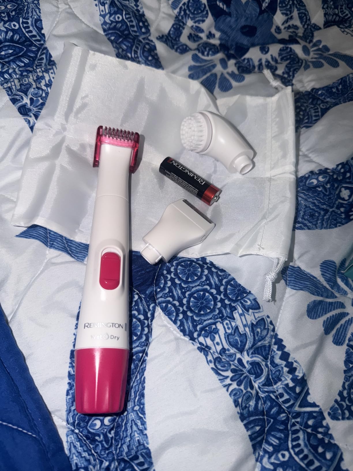 Remington Smooth & Silky Body & Bikini Kit, Cordless Bikini Trimmer and Shaver for Women, Waterproof for Grooming in the Shower, Beige customer photo 1