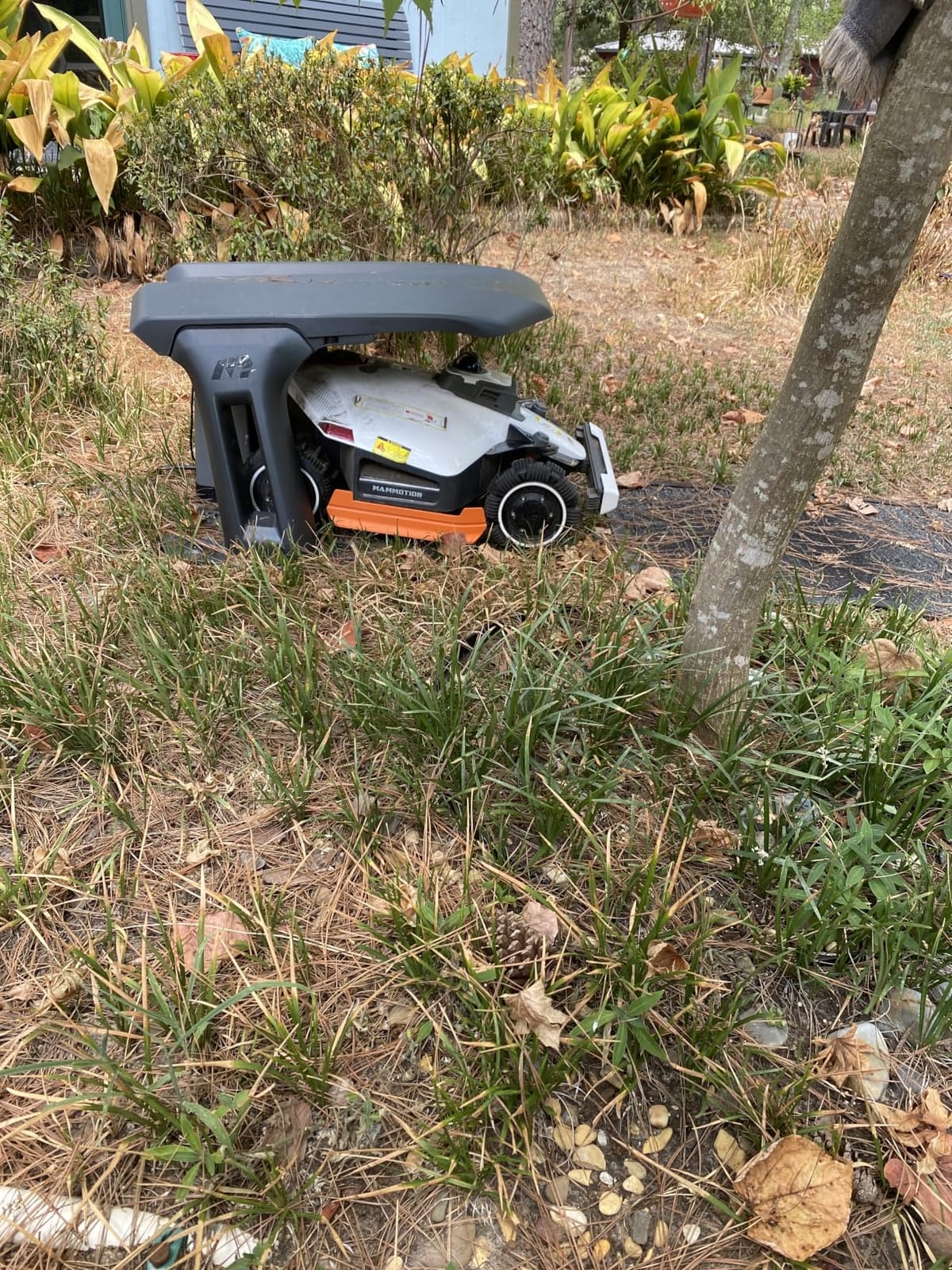 Mammotion LUBA 3 AWD 3000 Robot Lawn Mower with Cleaning Stand (Ship Separately), 360° LiDAR+NetRTK+AI Vision, AWD for 80% Slopes, 5400 sq.ft/h, Cutting Height 1.0