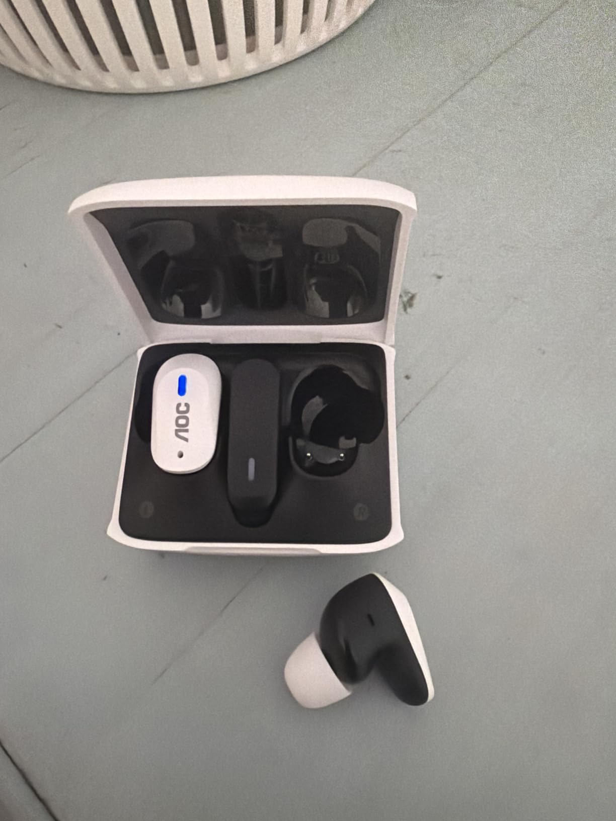 AOC Wireless Gaming Earbuds for PS5 PC Switch, 2.4GHz USB-C Dongle ACT3512 customer photo 1