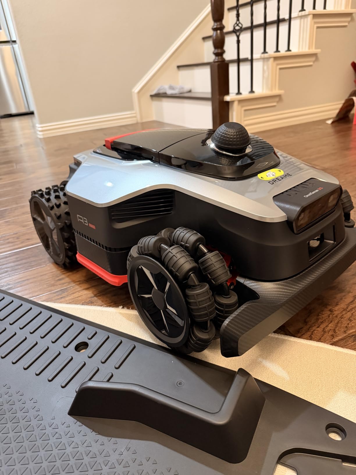 (Evolved) DREAME A3 AWD 2000 LiDAR Robot Lawn Mower, 45-Min Fast Charge customer photo 1