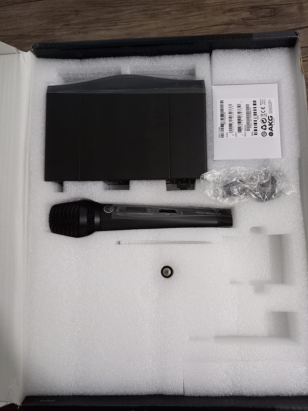 AKG Pro Audio Perception Wireless Microphone System with SR45 Stationary Receiver and PT45 Pocket Transmitter- Vocal Set (3251H00010) customer photo 2