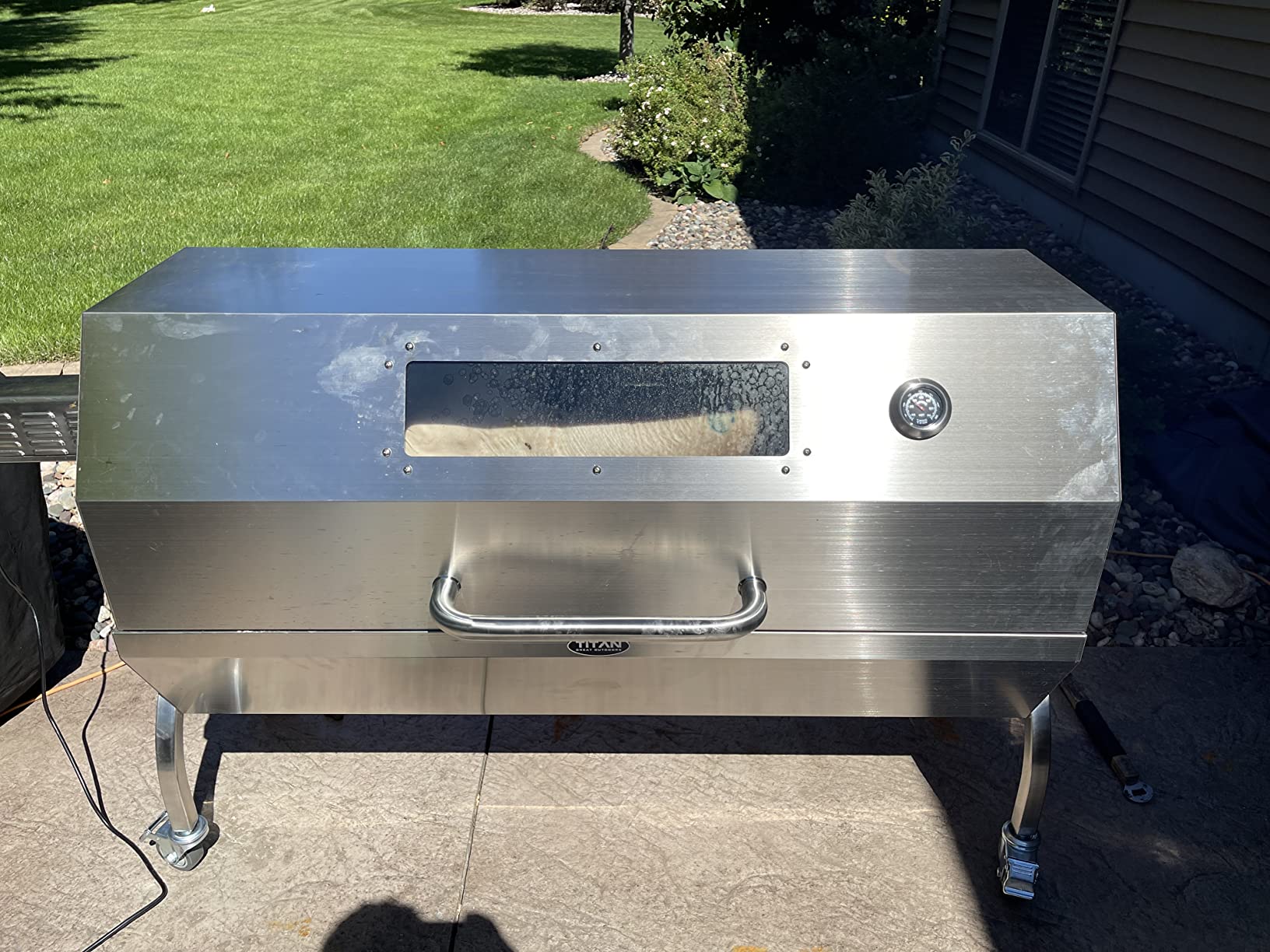 Ash & Ember 25 Watt Stainless Steel BBQ Rotisserie Grill, Rated 125 LB for Medium Game, Hood with Viewing Window, Portable Electric Outdoor Roaster with Dual Prongs, Single Leg Bracket, and Spine Fork customer photo 2
