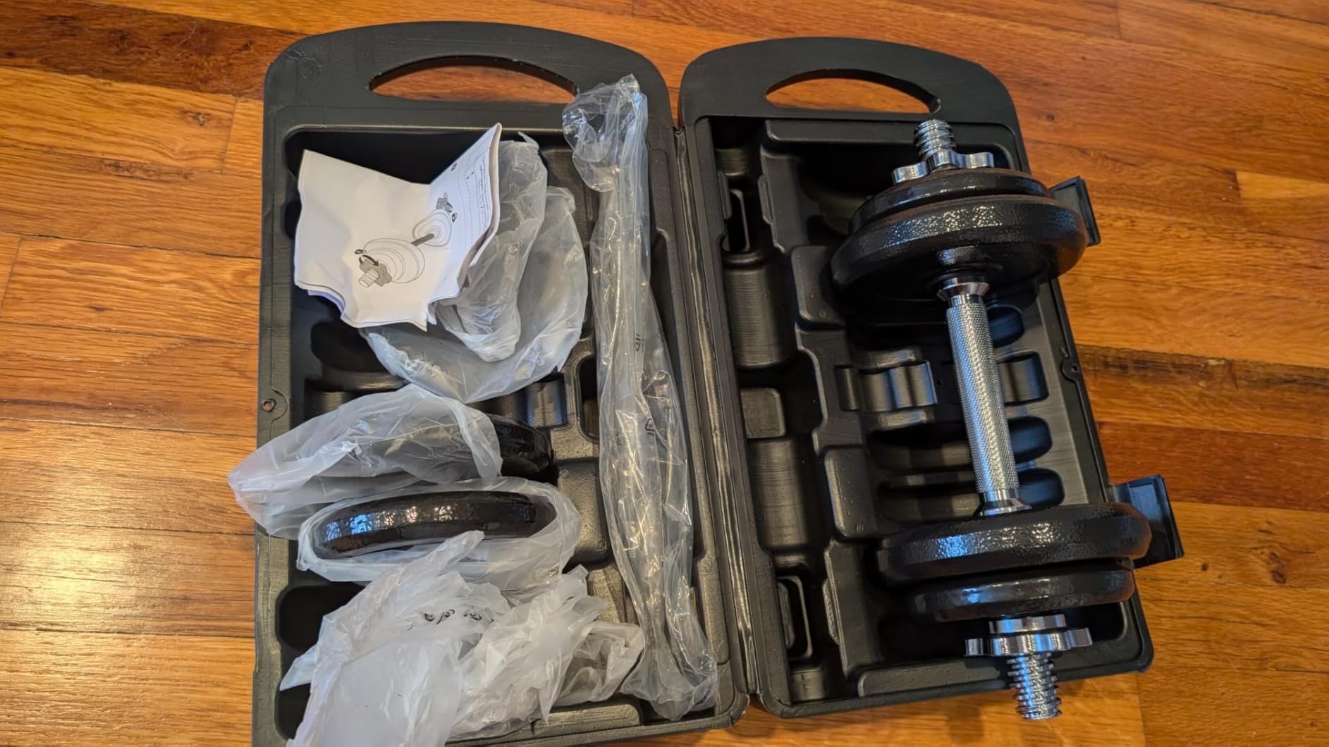 Amazon Basics Adjustable Dumbbell Hand Weight Set with Storage Case, Portable, Secure, 38 Pounds, Black customer photo 2