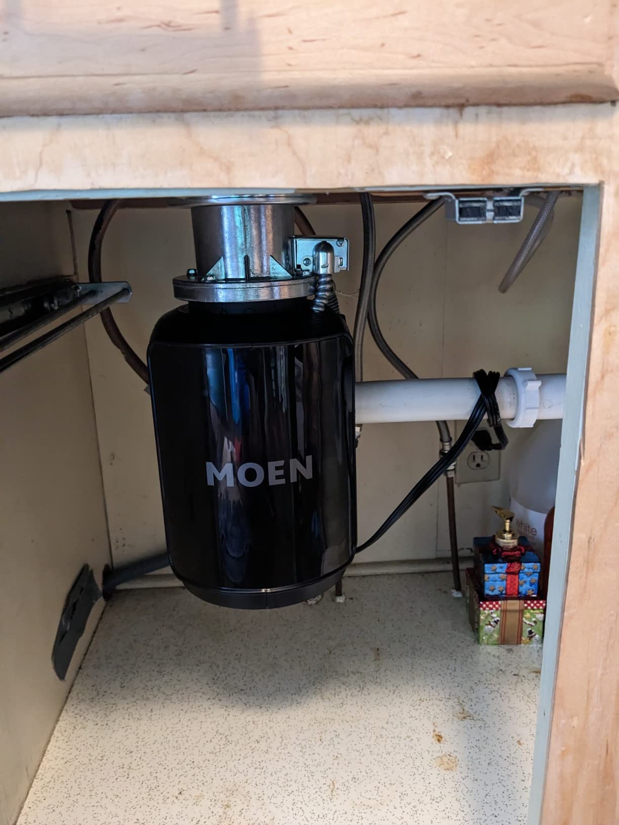 Moen GXB75C Host Series 3/4 HP Garbage Disposal with Power Cord, Batch Feed Control Activation and Sound Reduction customer photo 1