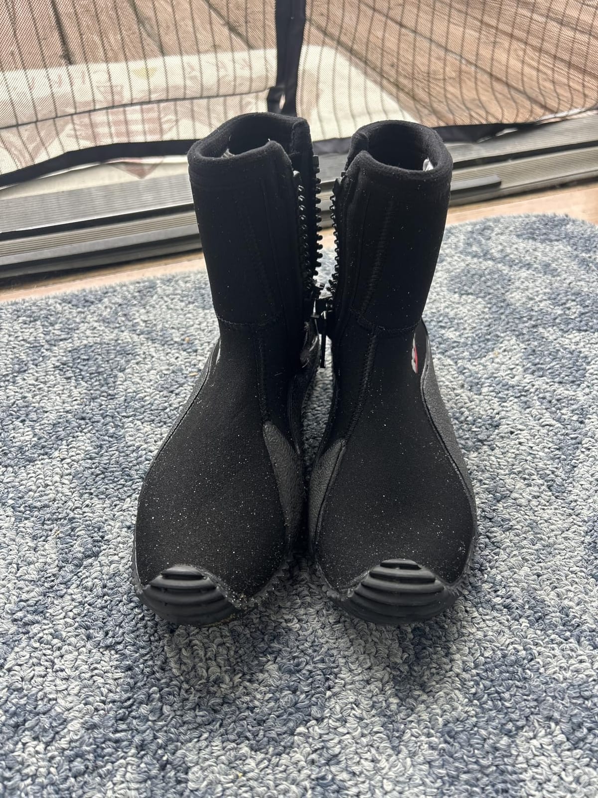 Mares Adult Classic 5mm Neoprene Scuba Diving Boots for Men & Women - Wide Toecap, Levelled Sole & Side Zip customer photo 2