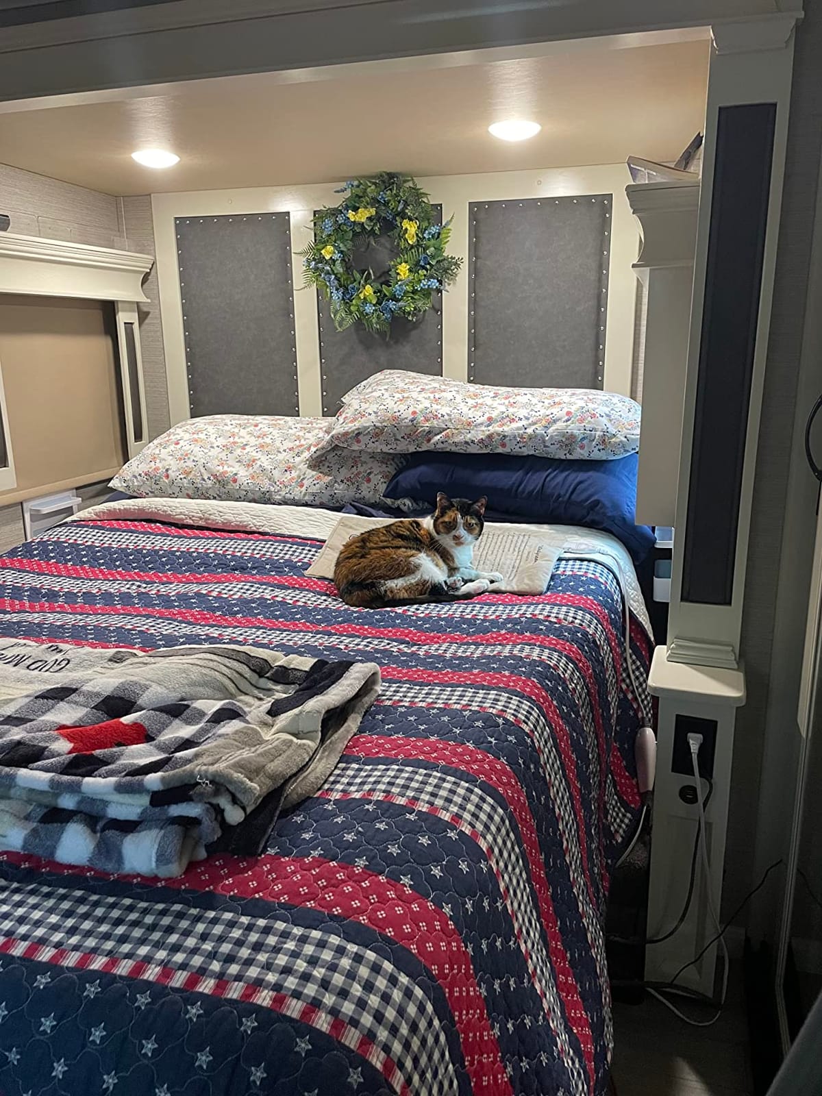Blissful Nights z4 Adjustable Bed Frame for Storage Beds with Massage Anti-Snore, Zero G, USB Charging Station, Wireless Remote Head and Foot Incline and No Tools Required Assembly … (Queen) customer photo 1