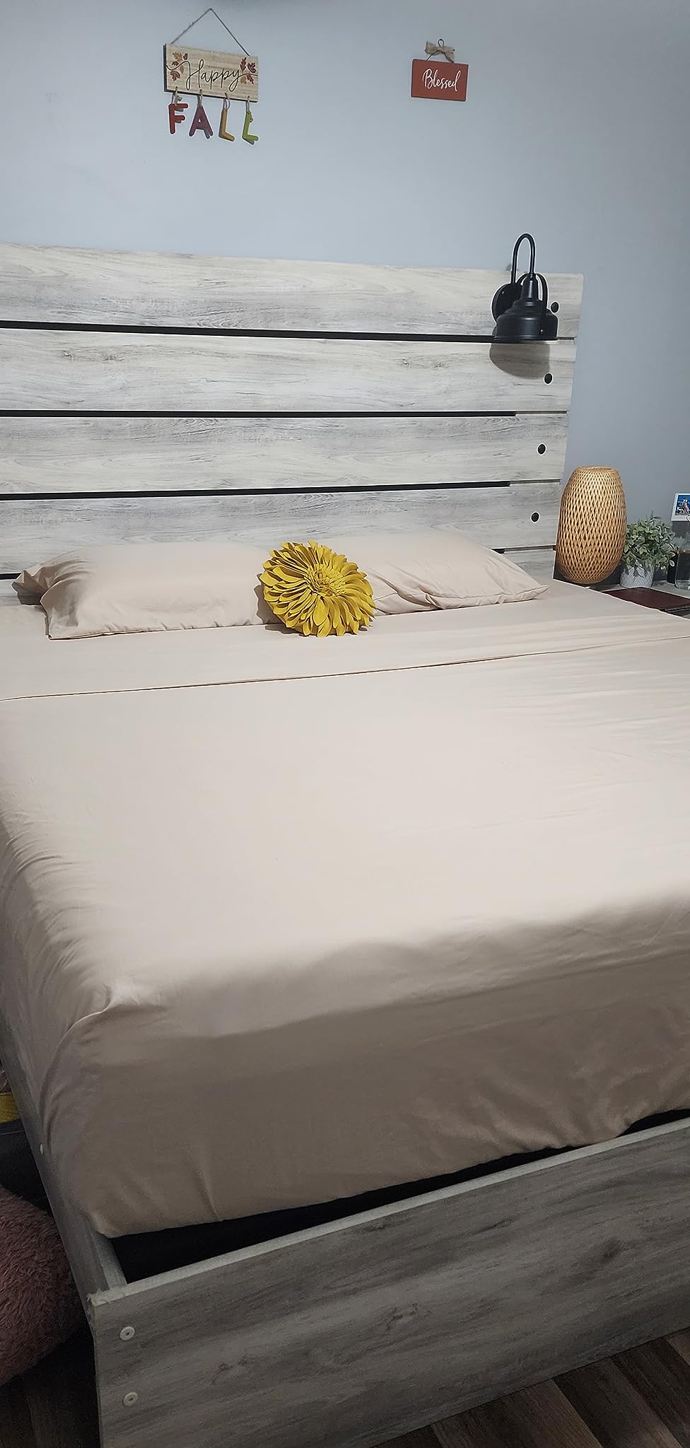 Danjor Linens Bed Sheet Set Queen Size for Hot Sleepers, Hotel Premium Sheets with 4 Pillowcases, Lightweight Brushed Microfiber Deep Pockets, Breathable Cooling 6 Piece Bedding Sets, Spa Blue customer photo 2