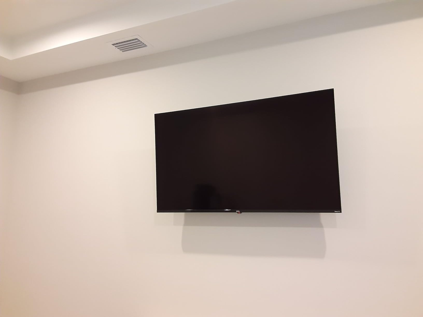 PERLESMITH Corner TV Wall Mount for 26–65 inch TVs up to 70 lbs customer photo 1