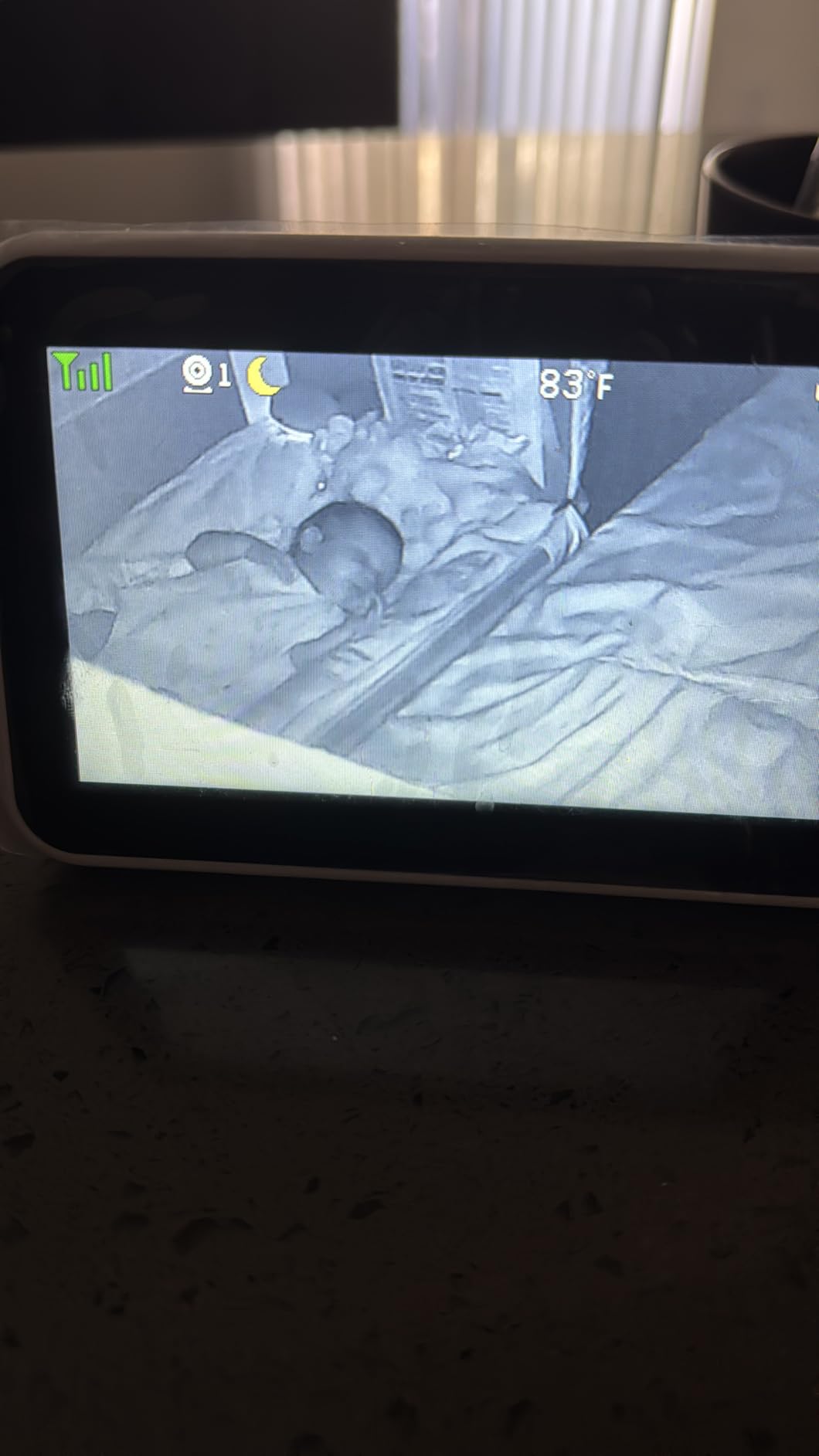 VTech Baby Monitor No WiFi, 2 Cameras & Remote Pan-Tilt-Zoom for Twins & Two Rooms – Hack-Proof, 17Hr Battery, 1000ft Range, Auto Night Vision, Temperature Sensor | VM924-2 customer photo 2
