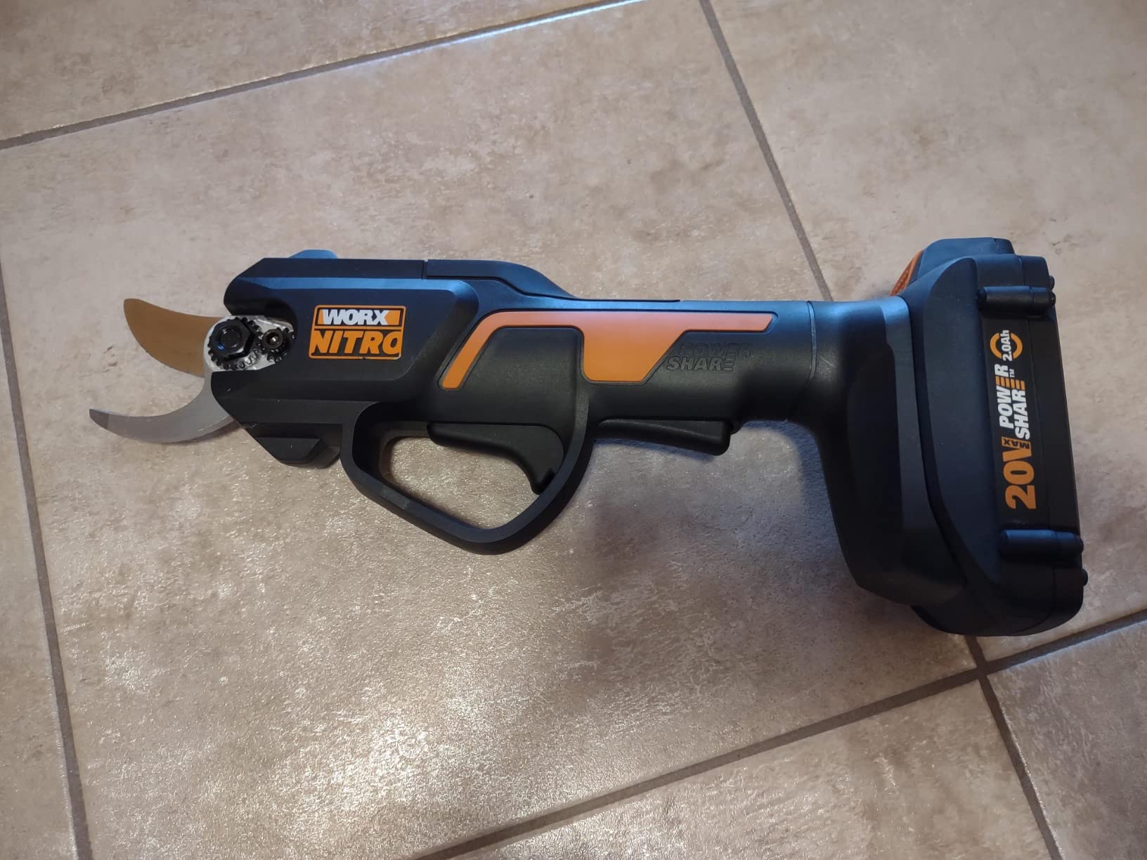 WORX Cordless Pruning Shear, 20V Powered Lopper, WG330 customer photo 2