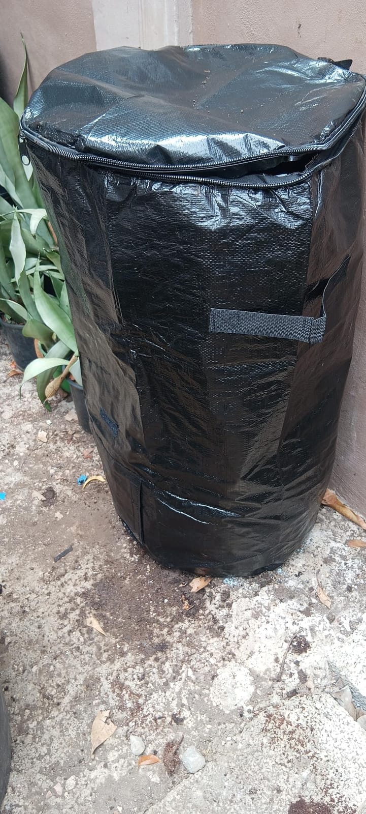 MyLifeUNIT Compost Bins Outdoor, Composting Bin for Outside Garden, Reusable Garden Yard Waste Bag, 34 Gallons (1 Pack, Black) customer photo 1