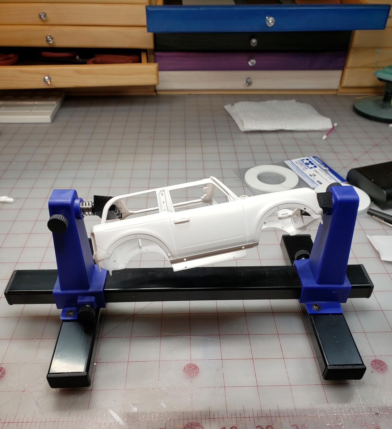 QWORK Adjustable PCB Holder Frame – 360° Rotating Metal Stand for Soldering, Repair & Inspection customer photo 2