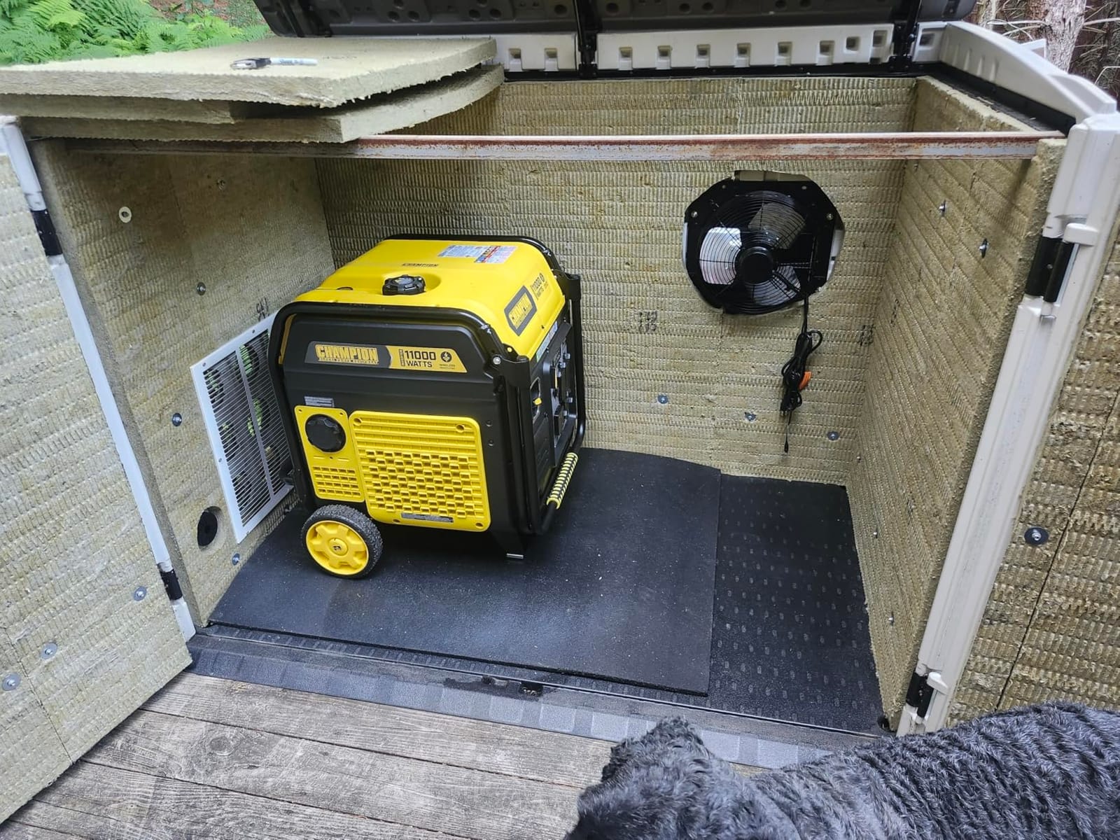 Champion 11,000-Watt Wireless Remote Start Portable Inverter Generator customer photo 2