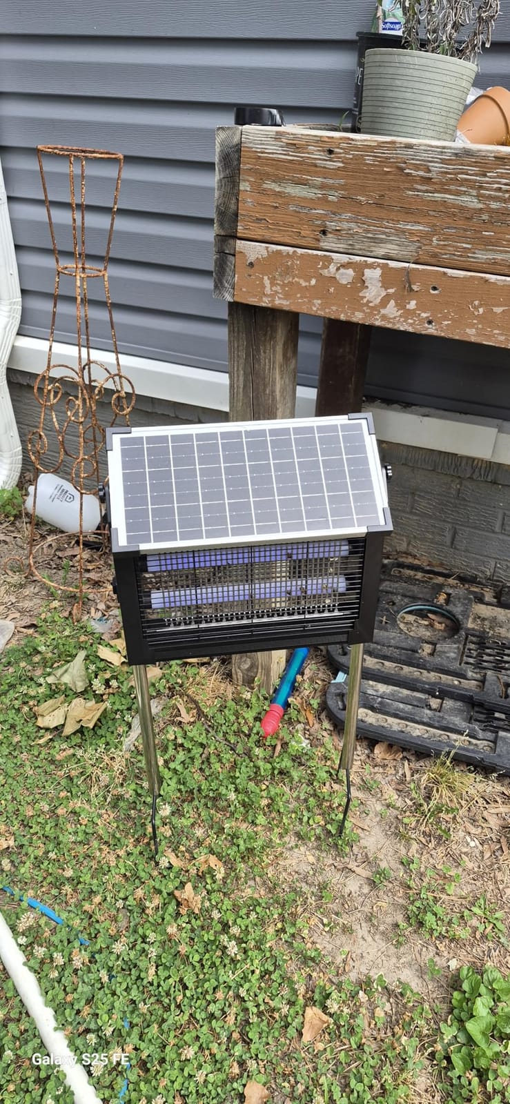 Solar Bug Zapper 4500V, Waterproof Mosquito Zapper Fly Traps Outdoor Patio customer photo 2