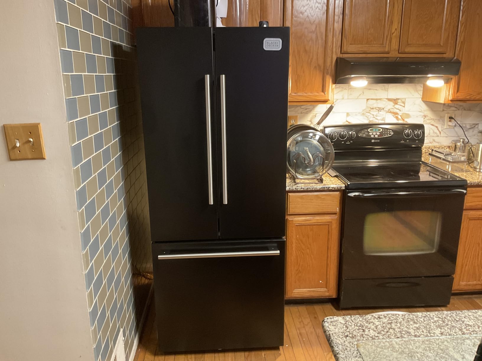 BLACK+DECKER 10 Cu. Ft. Upright Freezer, BUF1000LW, White customer photo 1