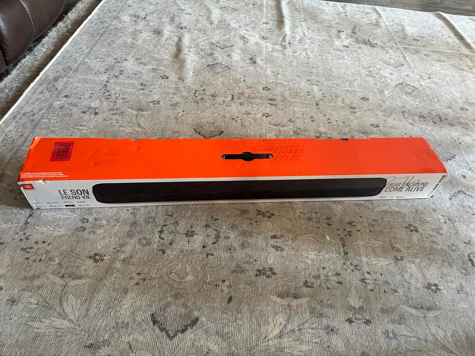 JBL Bar 300MK2-5.0 Channel All-in-one soundbar with Dolby Atmos, MultiBeam 3.0 & PureVoice 2.0, Easy Sound Calibration, ONE App and Works with Voice Assistant-Enabled Speakers (Black) customer photo 2